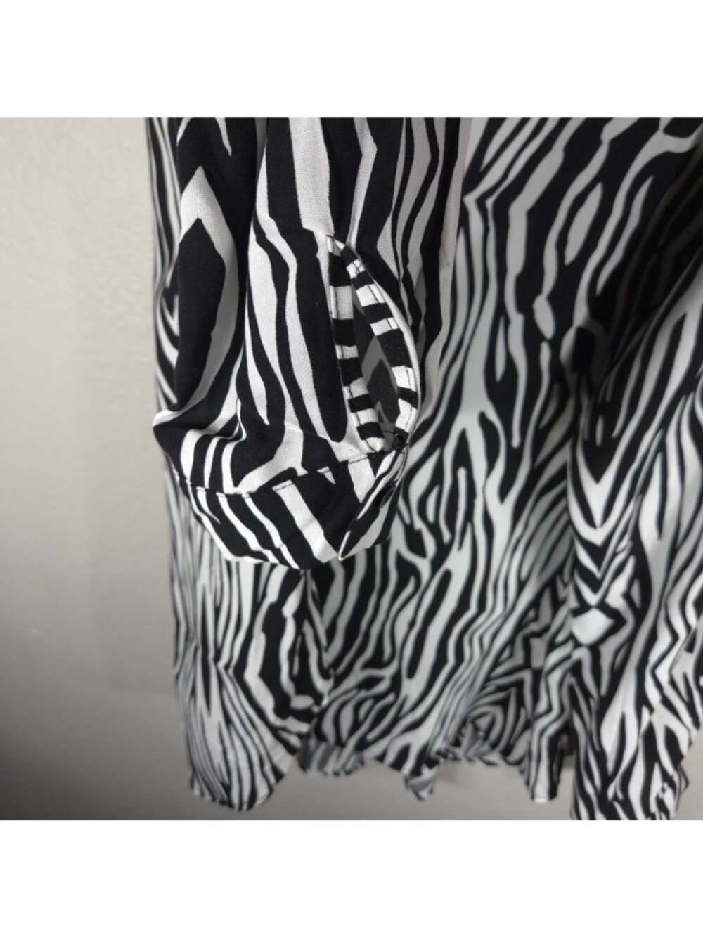 Big Dart Women Button Up Shirt 2X Long Sleeve Zebra Print High Low Black White - Picture 7 of 16